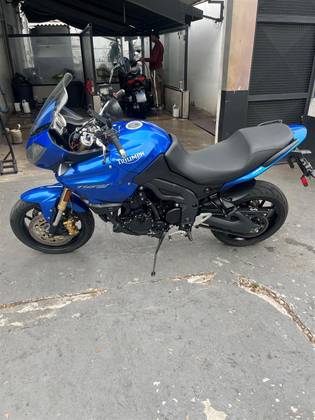 TRIUMPH TIGER 1050 